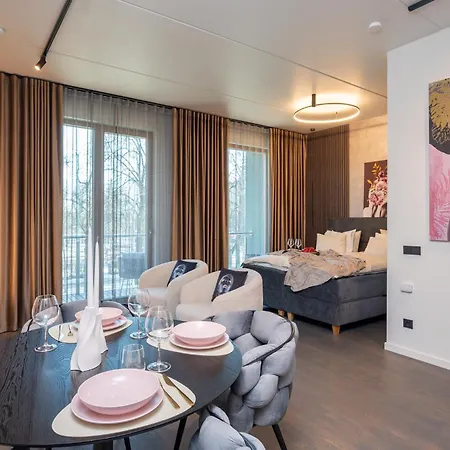 Belhome Kueueni In The Center טרטו