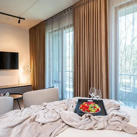 Belhome Kueueni In The Center *