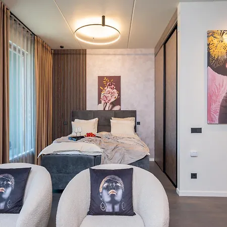 Belhome Kueueni In The Center דירה