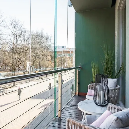 Belhome Kueueni In The Center טרטו