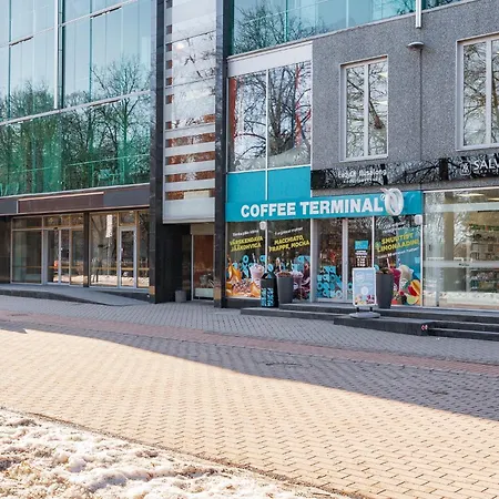 Belhome Kueueni In The Center