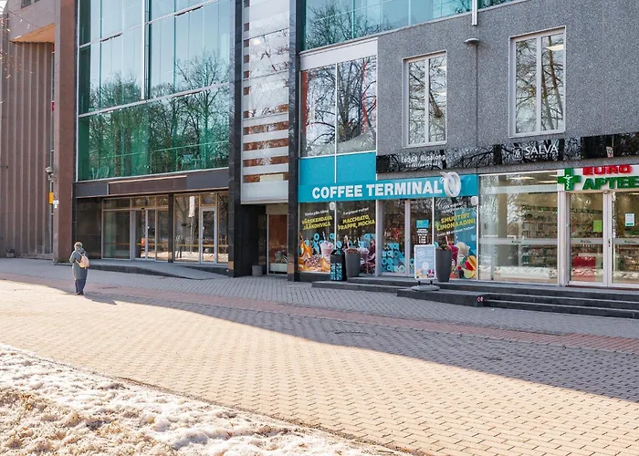 Belhome Kueueni In The Center